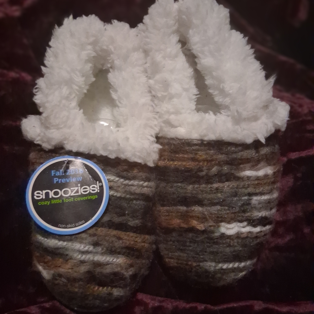 Snoozies! Cozy Kids Slippers - Brown and White